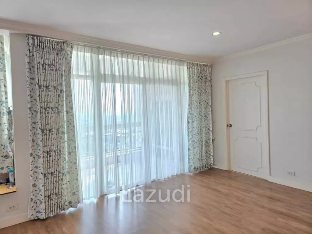 3 Bed 3 Bath 210 SQ.M Royal Castle Pattanakarn