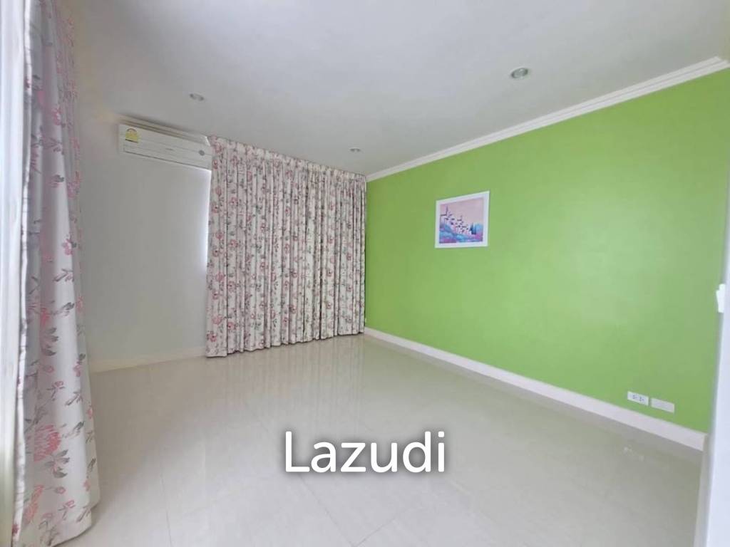 3 Bed 3 Bath 210 SQ.M Royal Castle Pattanakarn