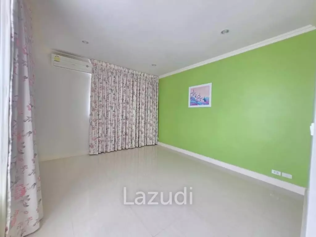 3 Bed 3 Bath 210 SQ.M Royal Castle Pattanakarn