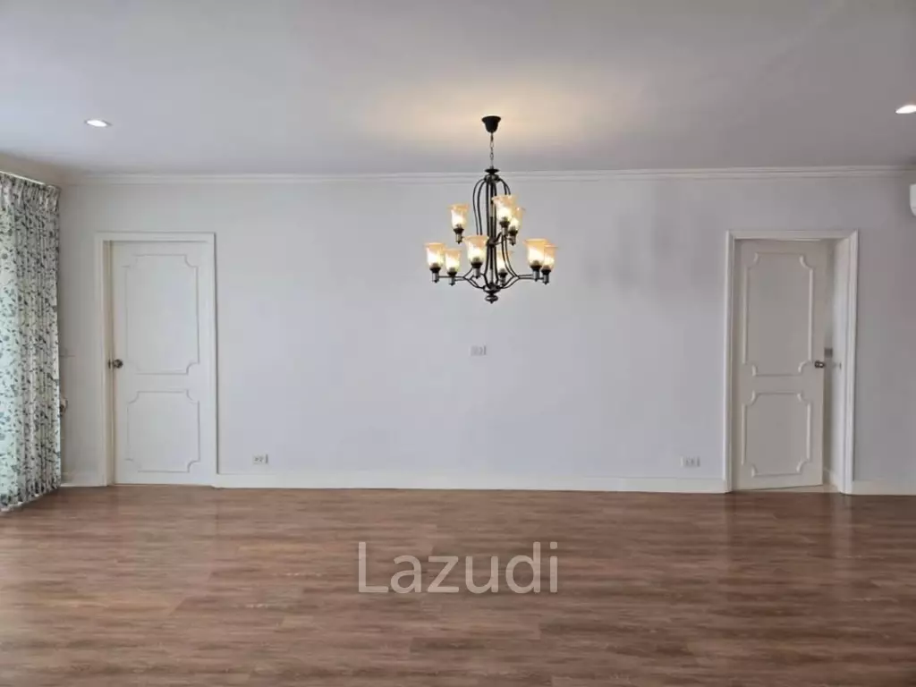 3 Bed 3 Bath 210 SQ.M Royal Castle Pattanakarn