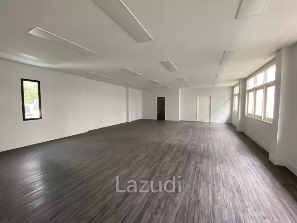 Spacious Modern Office in Bang Rak Bangkok