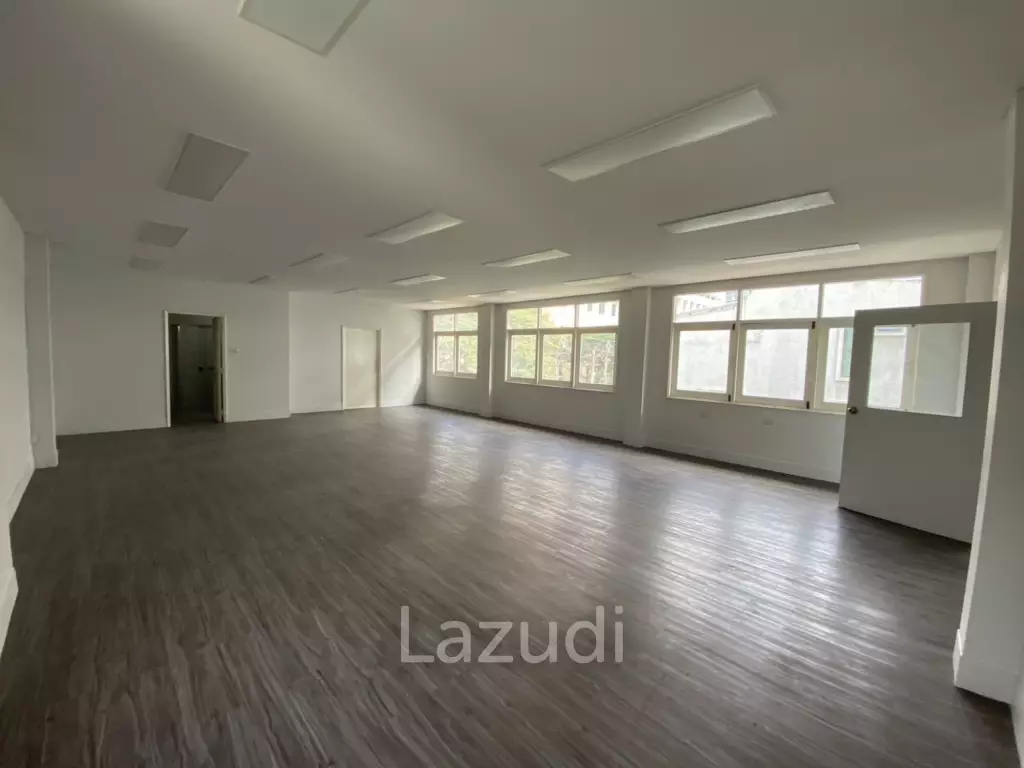 Spacious Modern Office in Bang Rak Bangkok