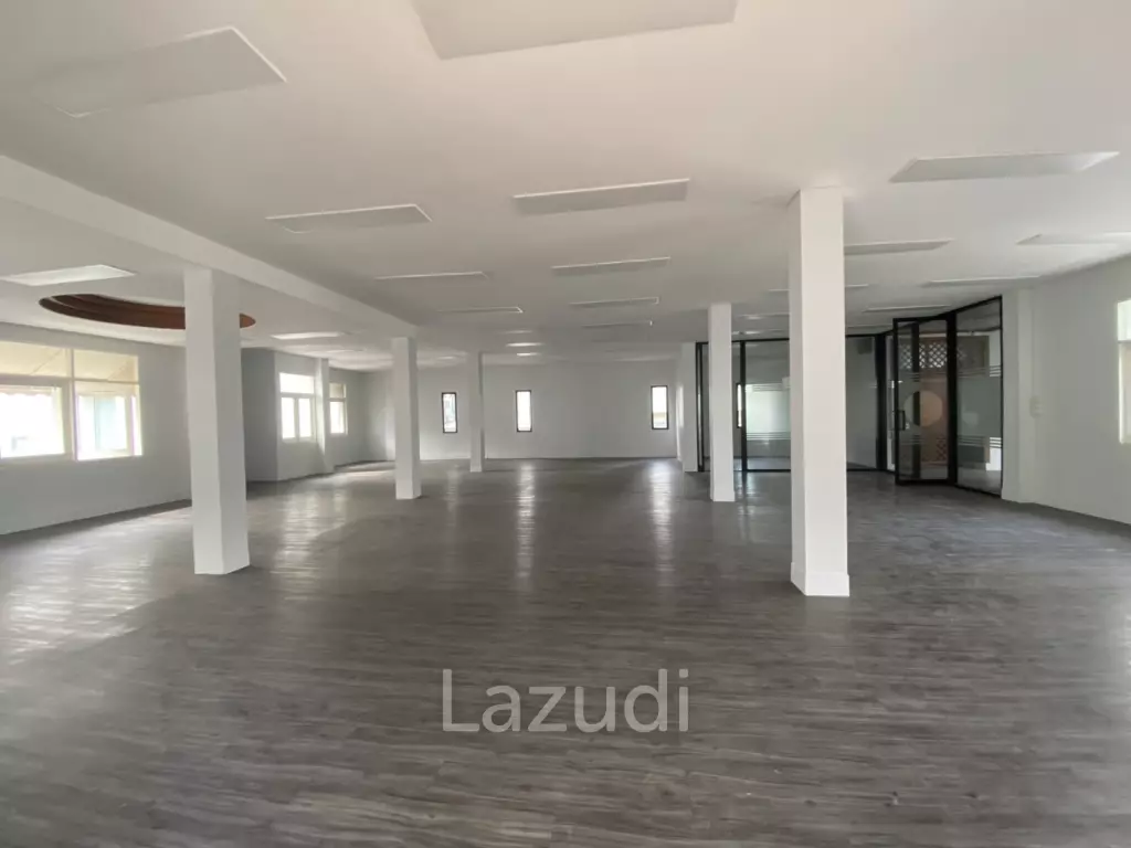 Spacious Modern Office in Bang Rak Bangkok
