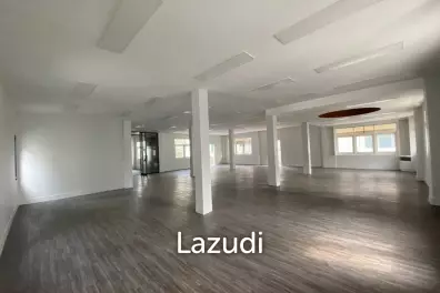 Spacious Modern Office in Bang Rak Bangkok
