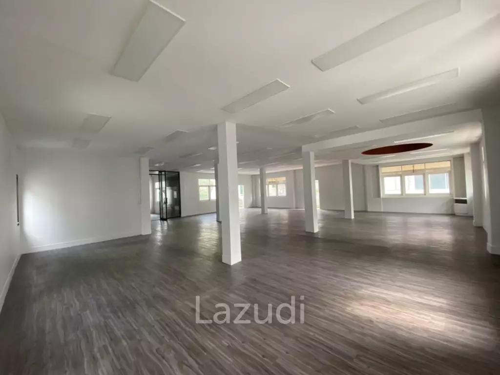 Spacious Modern Office in Bang Rak Bangkok