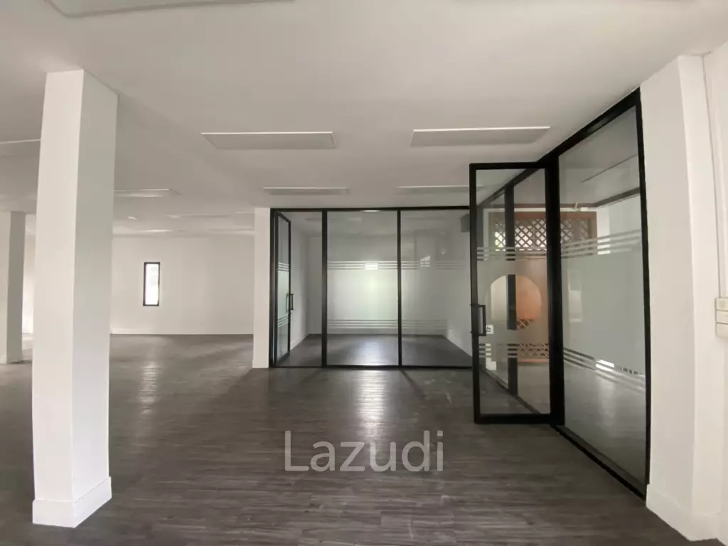 Spacious Modern Office in Bang Rak Bangkok