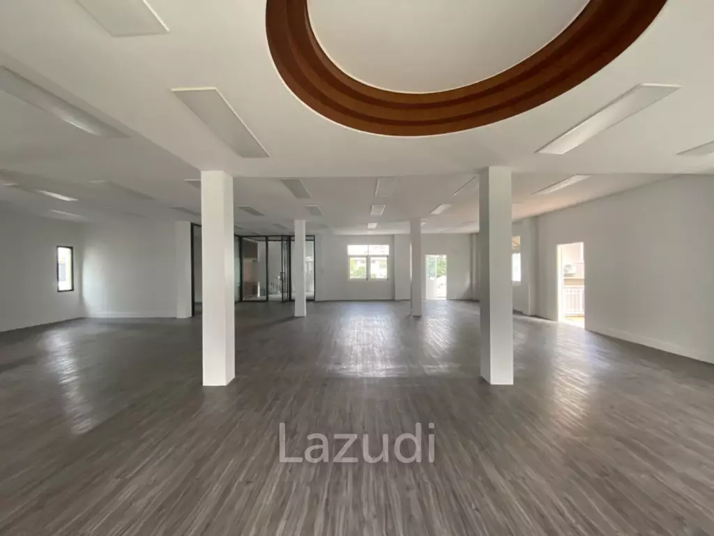 Spacious Modern Office in Bang Rak Bangkok