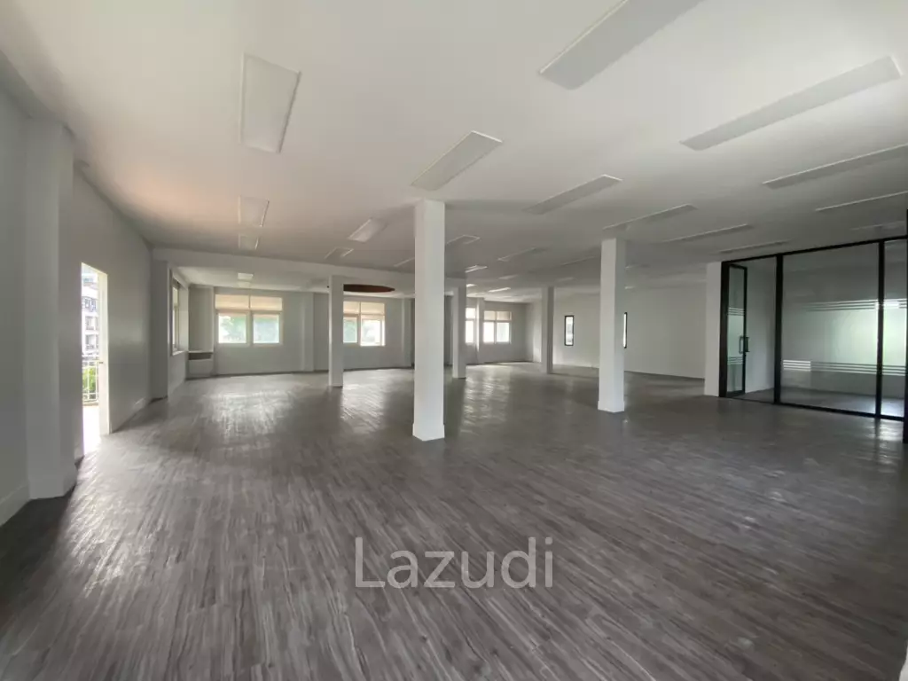 Spacious Modern Office in Bang Rak Bangkok