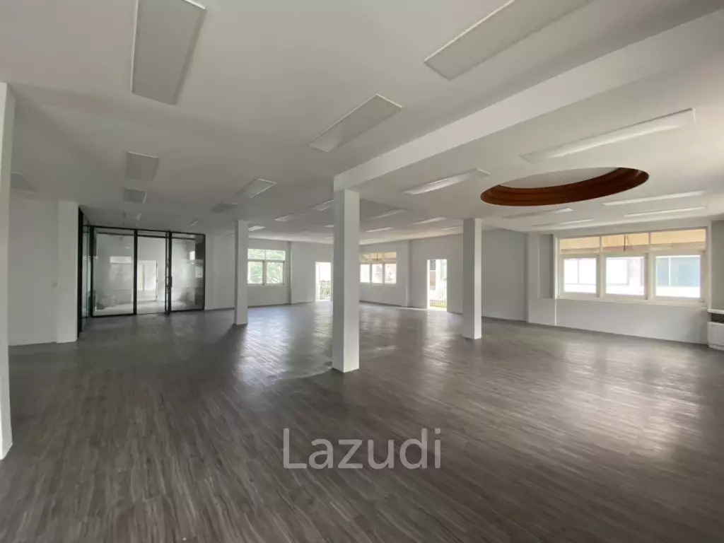 Spacious Modern Office in Bang Rak Bangkok