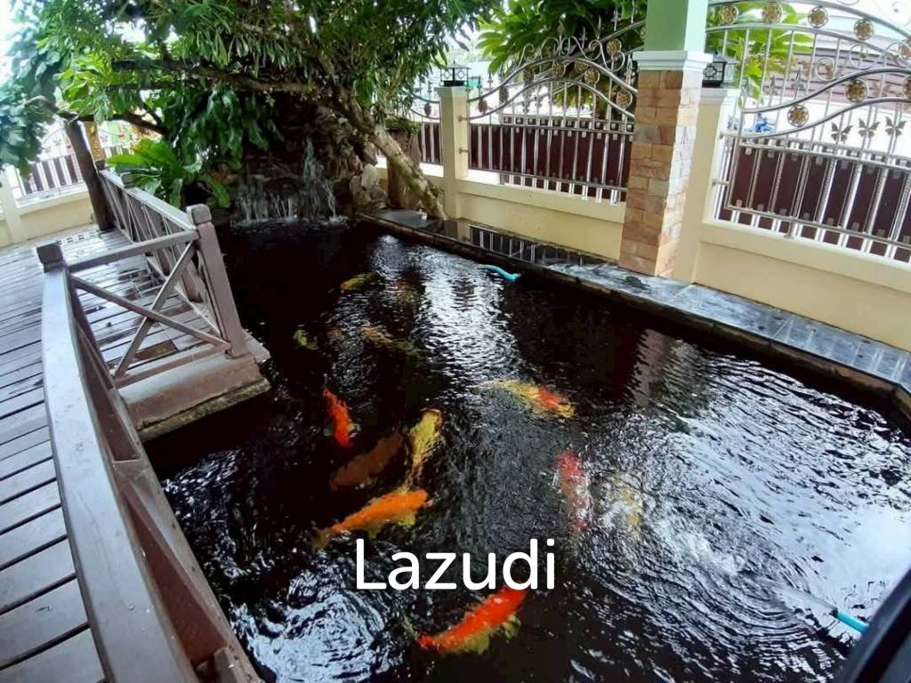 3 Beds 3 Baths 220 SQ.M. Pattaya Park Hill