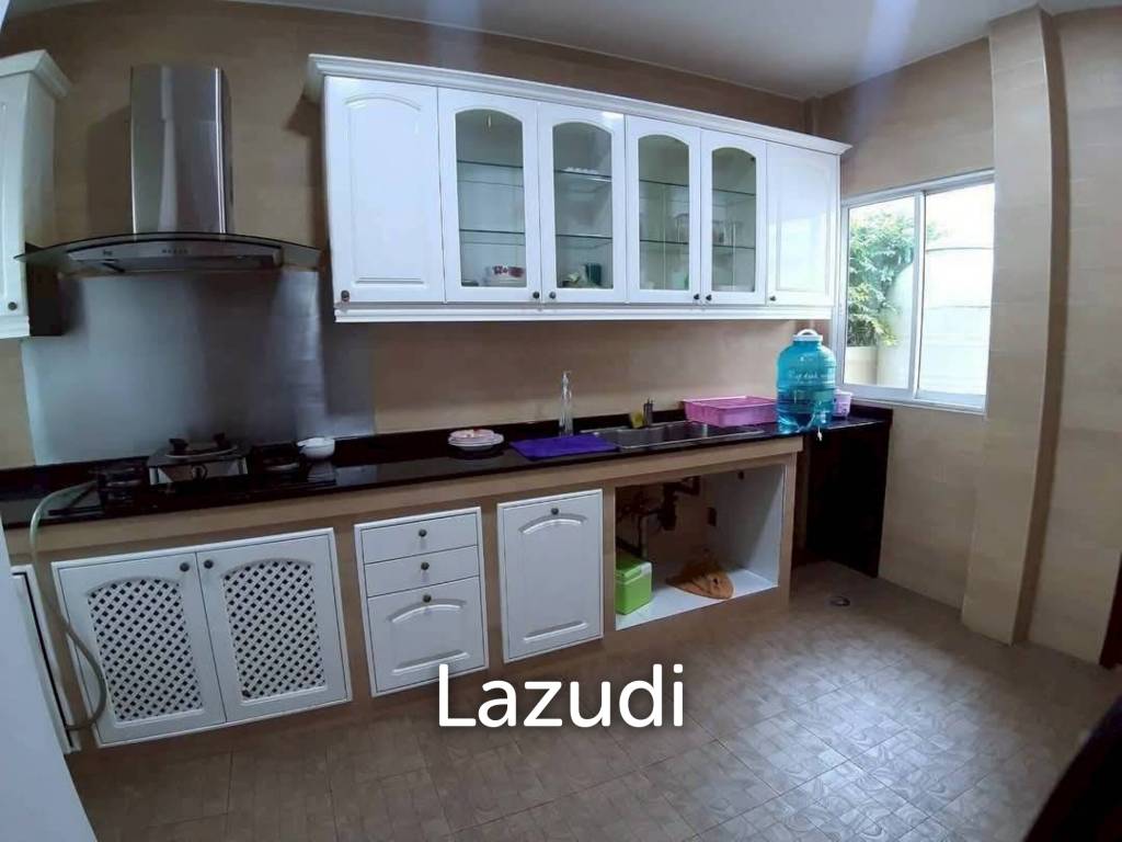 3 Beds 3 Baths 220 SQ.M. Pattaya Park Hill
