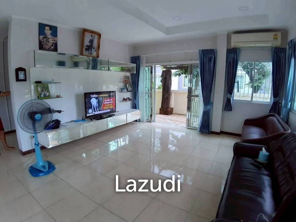 3 Beds 3 Baths 220 SQ.M. Pattaya Park Hill