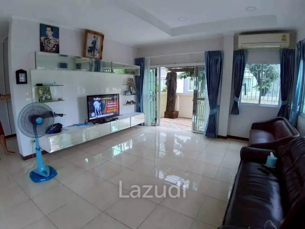 3 Beds 3 Baths 220 SQ.M. Pattaya Park Hill