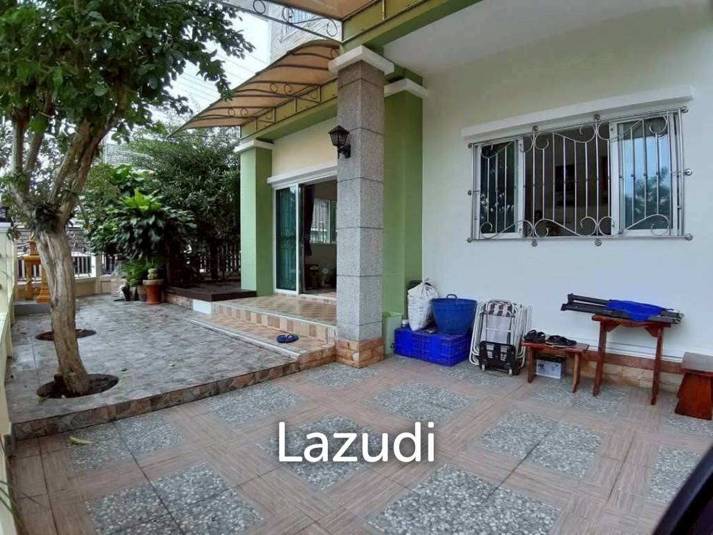 3 Beds 3 Baths 220 SQ.M. Pattaya Park Hill