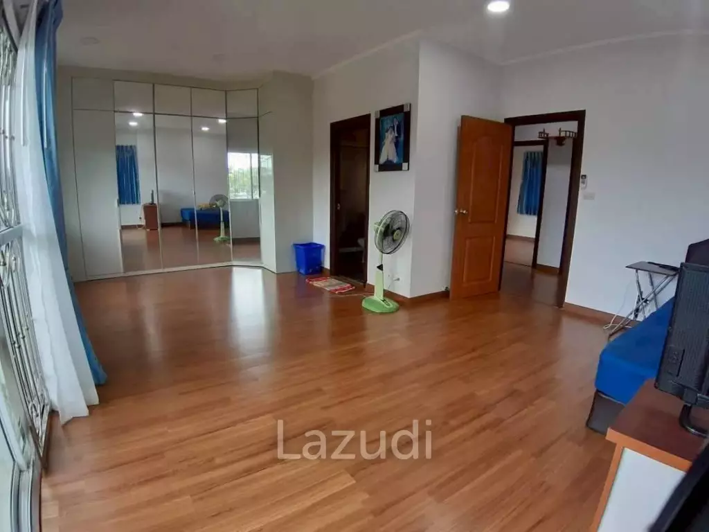 3 Beds 3 Baths 220 SQ.M. Pattaya Park Hill