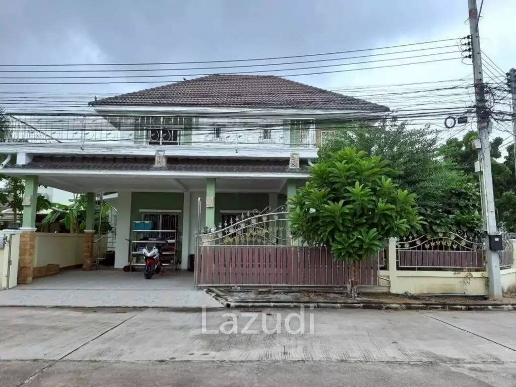 3 Beds 3 Baths 220 SQ.M. Pattaya Park Hill