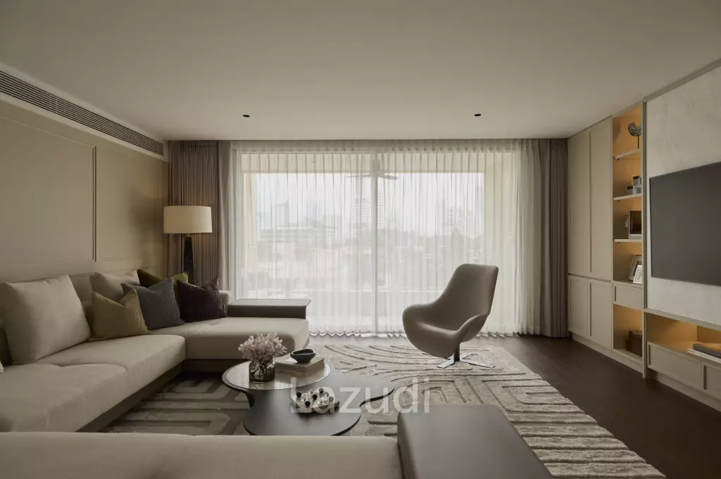 Ultra-Exclusive Low Rise Condo BTS Phromphong