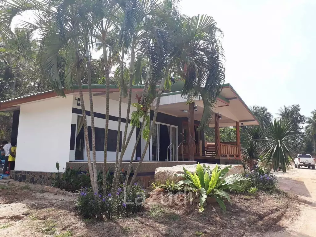 Land with  House and Great Potential Between Srithanu and Thongsala