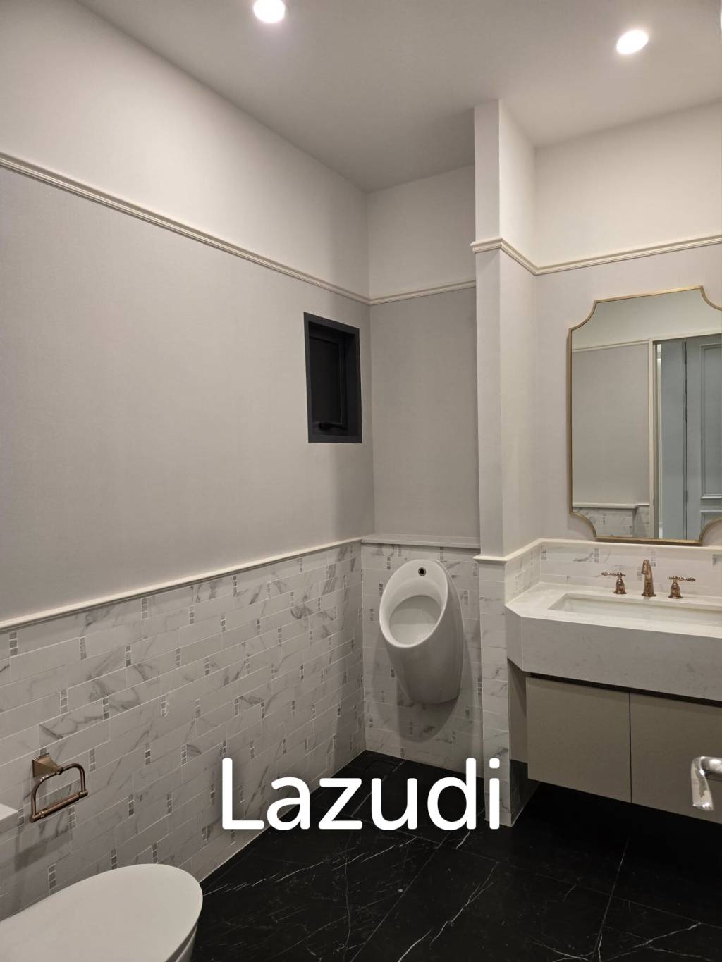 Luxury 4-Bedroom Detached Home in Hua Mak Bangkok
