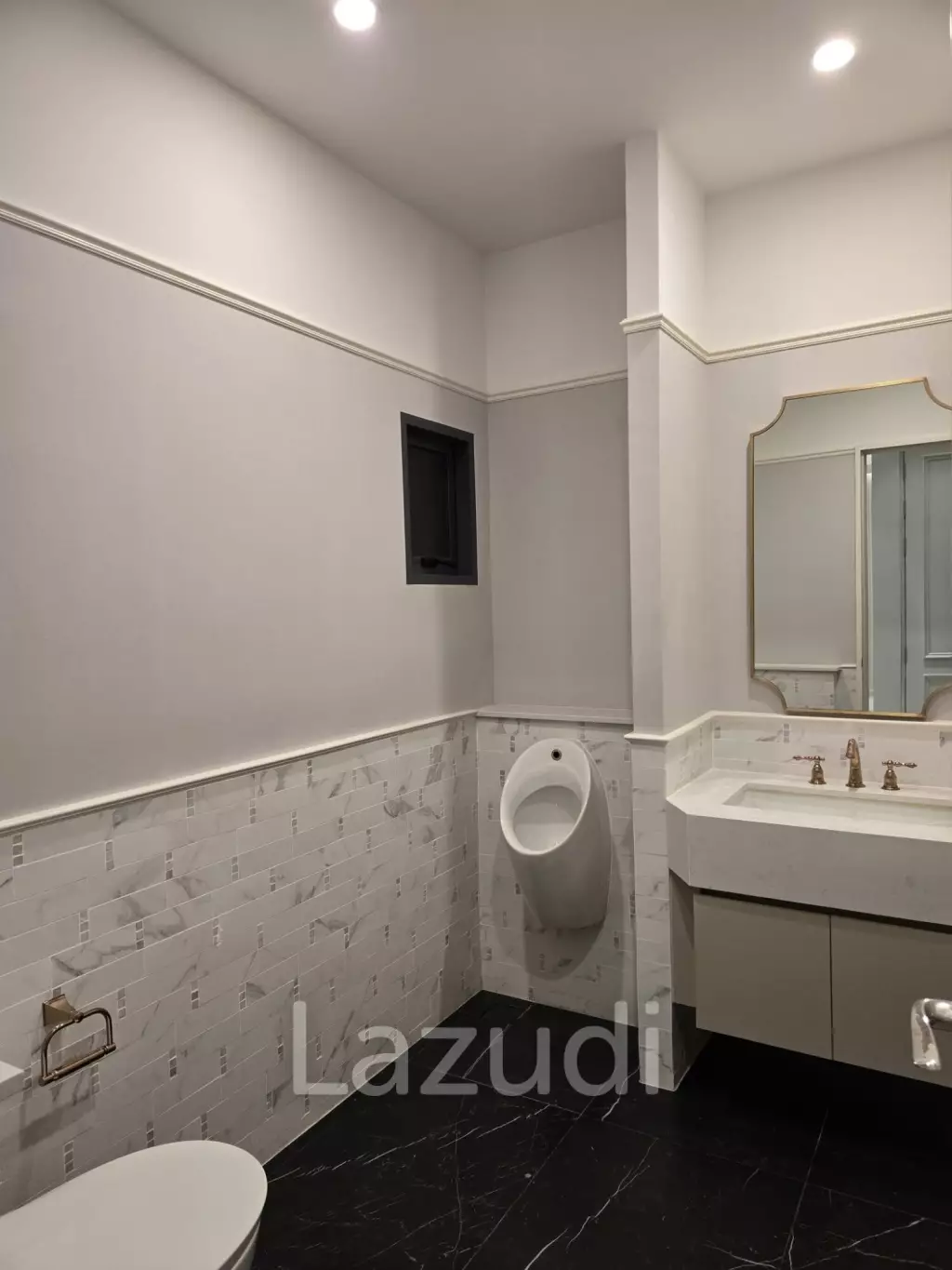 Luxury 4-Bedroom Detached Home in Hua Mak Bangkok
