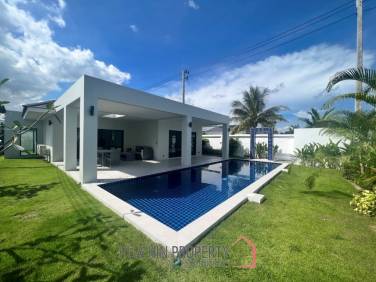 MODA HARMONY : 3 bed 4 bath pool villa