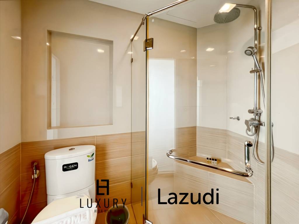 Modern 1-Bed Condo on Top Floor in Baan View Viman