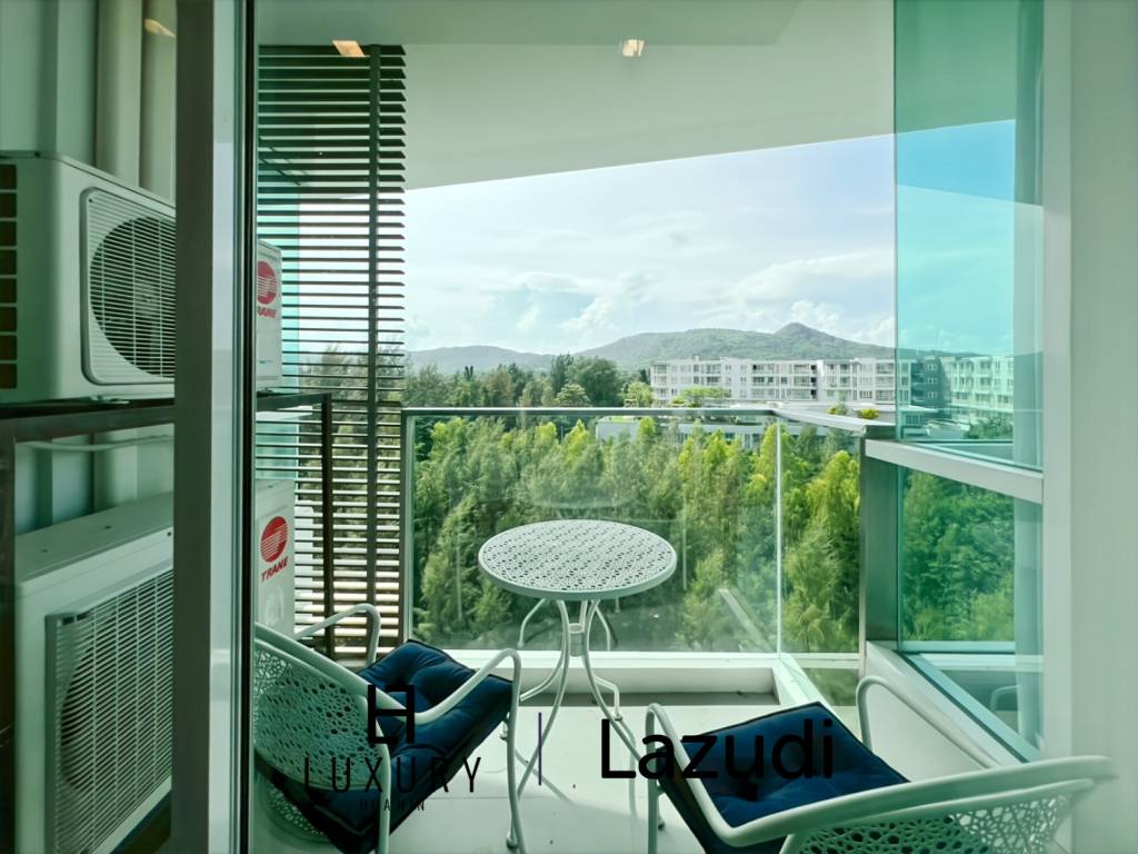 Modern 1-Bed Condo on Top Floor in Baan View Viman