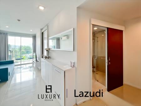 Modern 1-Bed Condo on Top Floor in Baan View Viman