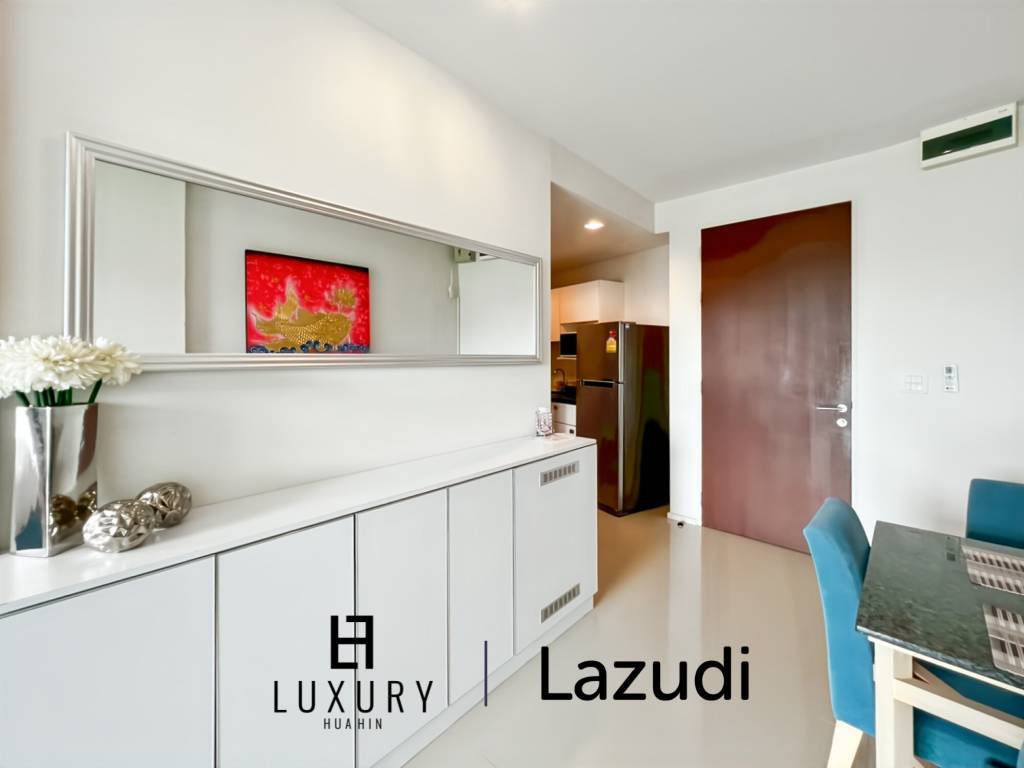 Modern 1-Bed Condo on Top Floor in Baan View Viman