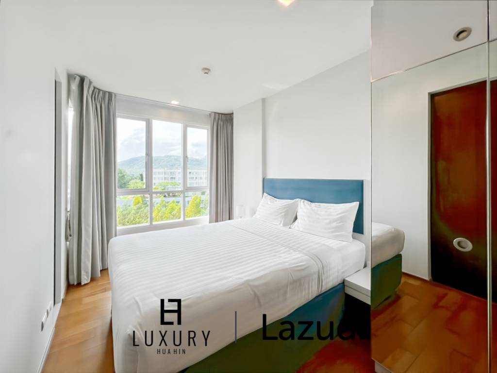 Modern 1-Bed Condo on Top Floor in Baan View Viman