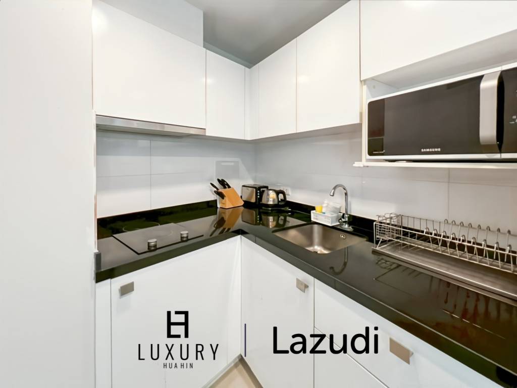 Modern 1-Bed Condo on Top Floor in Baan View Viman