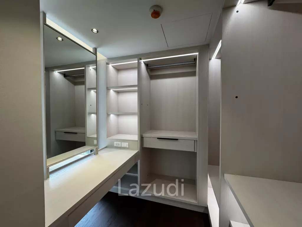Private Condo Low Rise near BTS Phormphong