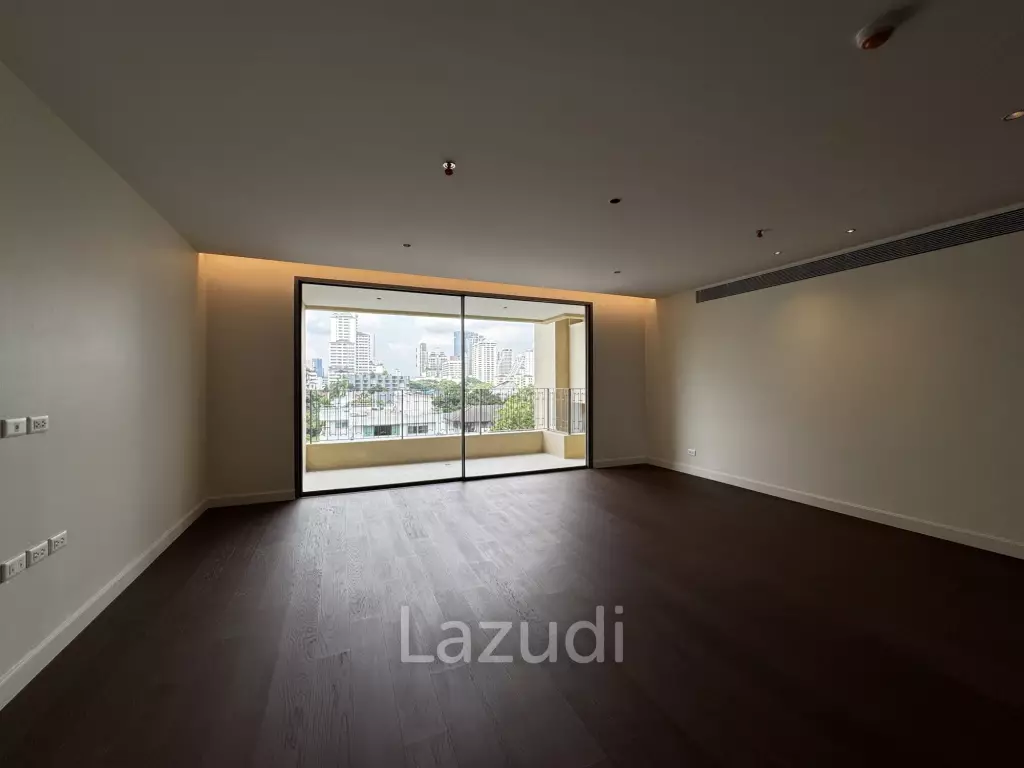 Private Condo Low Rise near BTS Phormphong