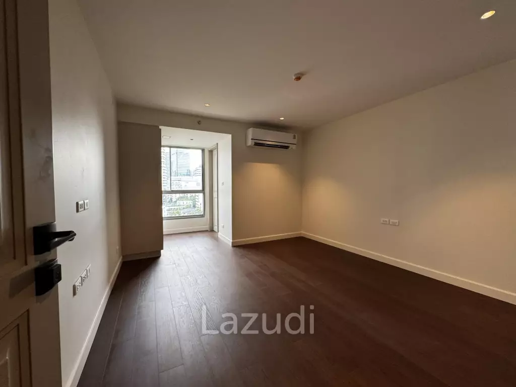 Private Condo Low Rise near BTS Phormphong