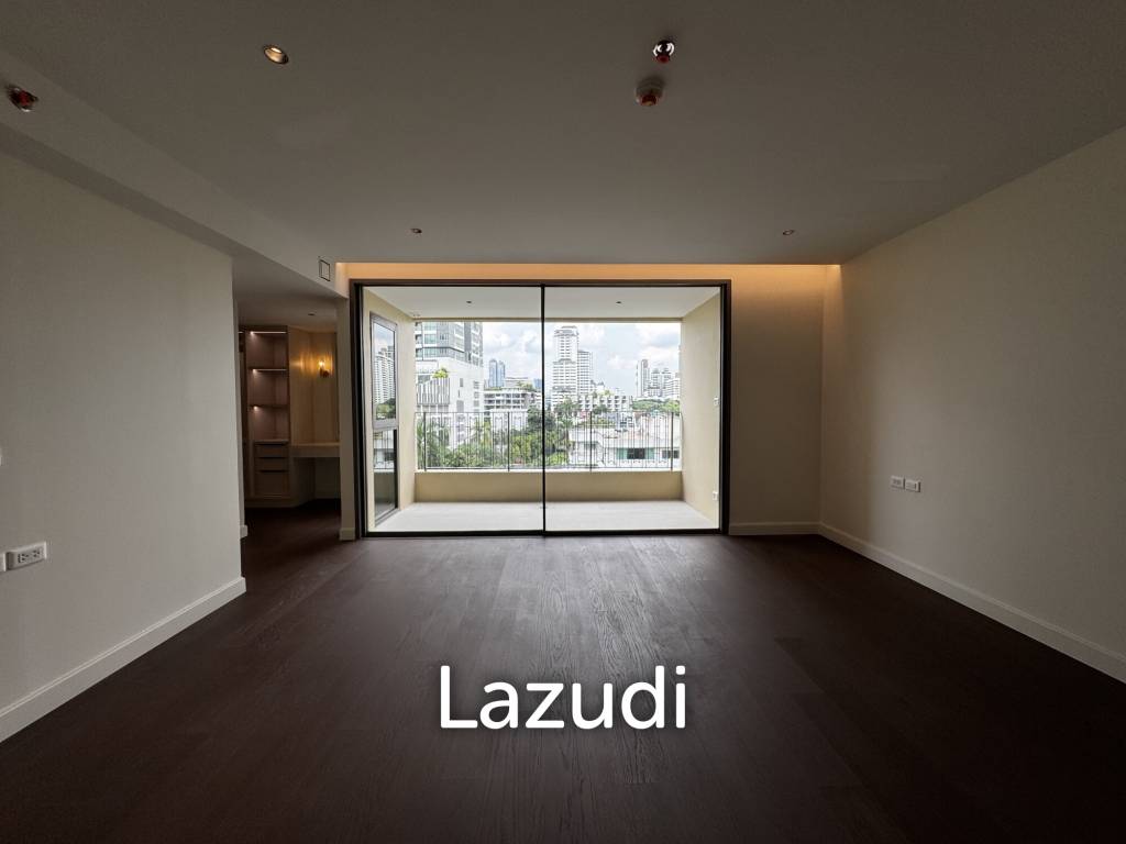 Private Condo Low Rise near BTS Phormphong