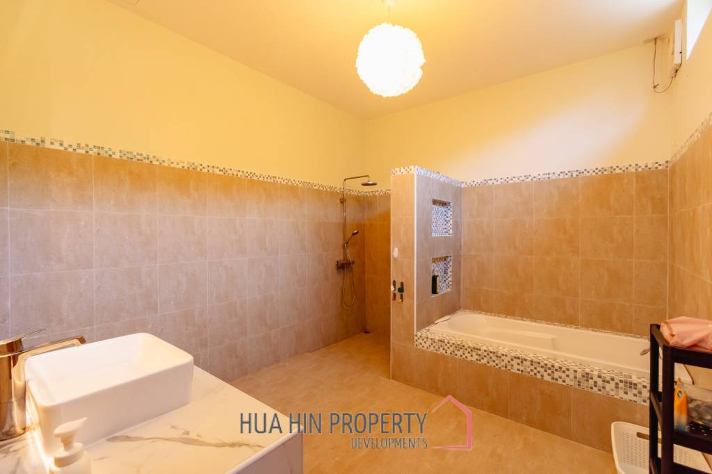 SINGLE HOUSE AT PALM HILLS GOLF COURSE : 3 bed direct view golf fairway