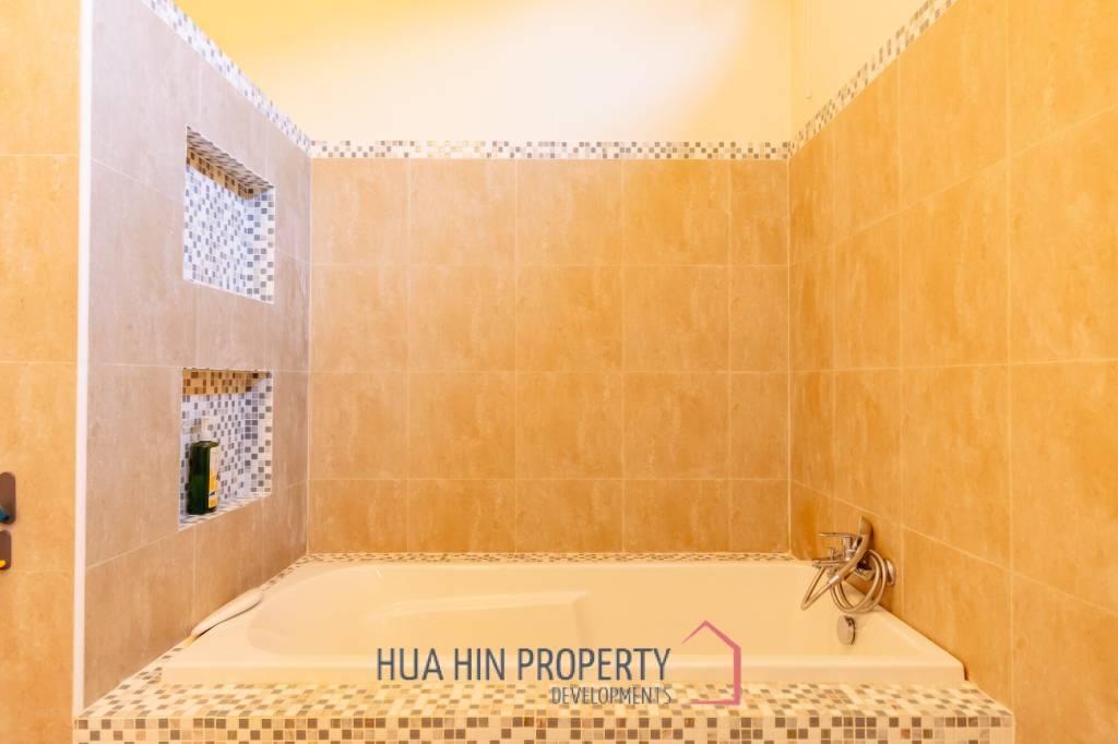 SINGLE HOUSE AT PALM HILLS GOLF COURSE : 3 bed direct view golf fairway