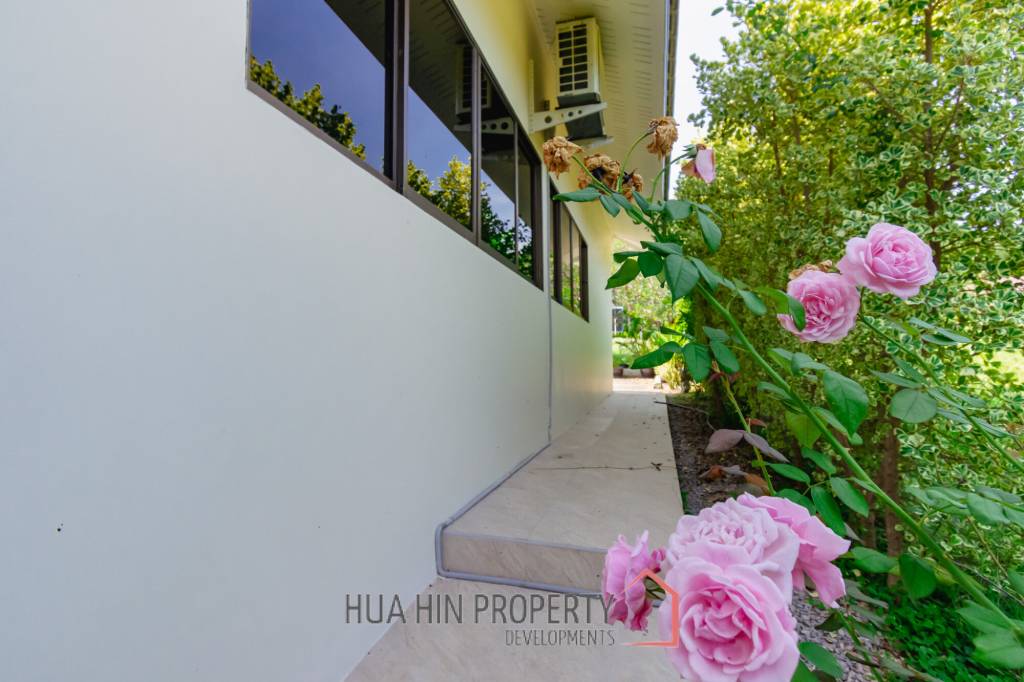 SINGLE HOUSE AT PALM HILLS GOLF COURSE : 3 bed direct view golf fairway