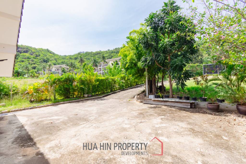 SINGLE HOUSE AT PALM HILLS GOLF COURSE : 3 bed direct view golf fairway