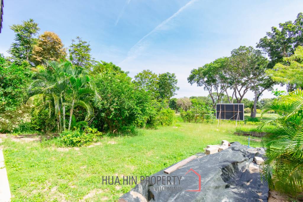 SINGLE HOUSE AT PALM HILLS GOLF COURSE : 3 bed direct view golf fairway