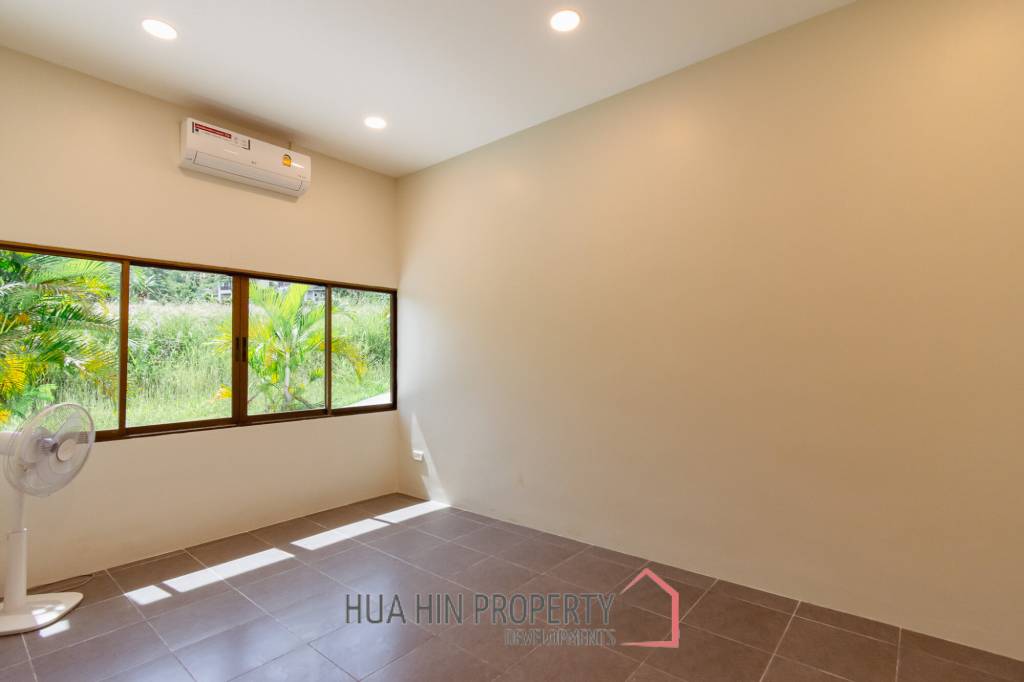 SINGLE HOUSE AT PALM HILLS GOLF COURSE : 3 bed direct view golf fairway