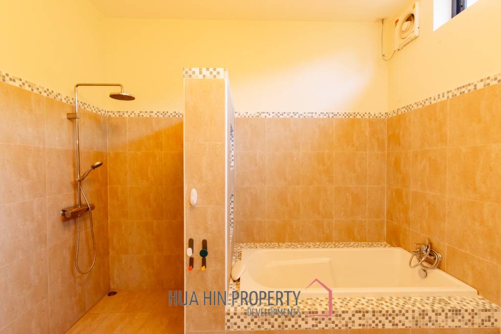 SINGLE HOUSE AT PALM HILLS GOLF COURSE : 3 bed direct view golf fairway