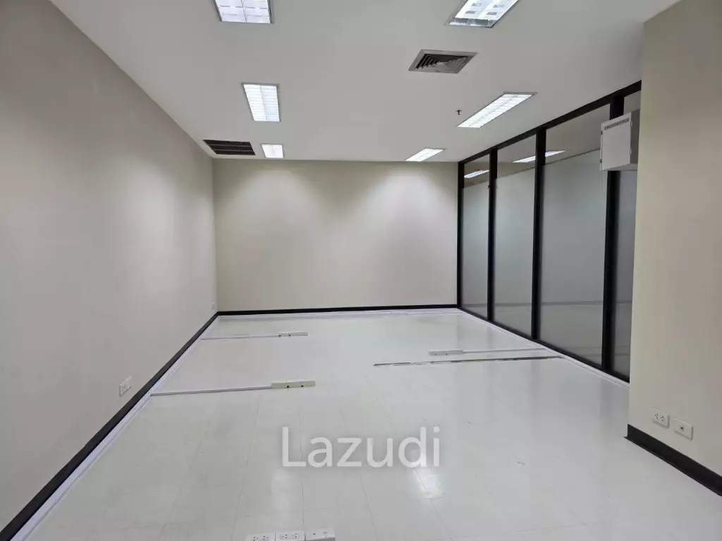 Spacious Office in Ocean Tower 2 Bangkok