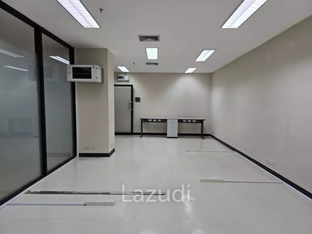 Spacious Office in Ocean Tower 2 Bangkok