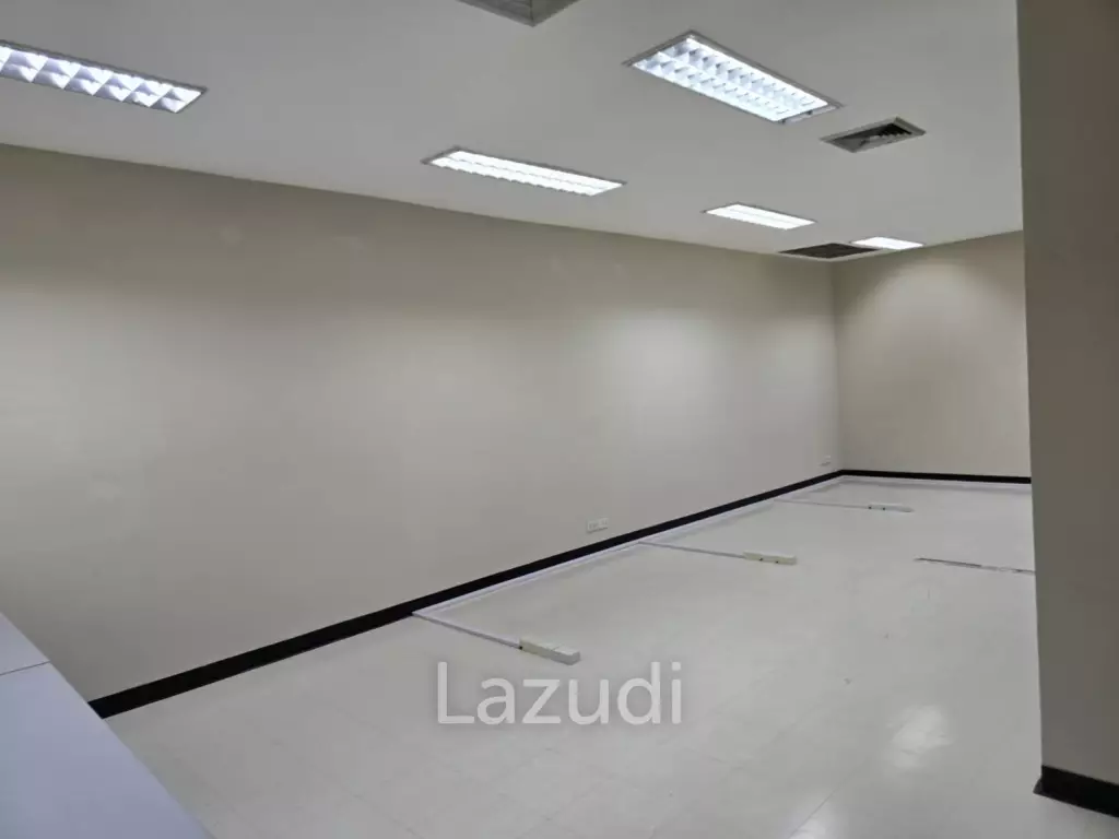 Spacious Office in Ocean Tower 2 Bangkok