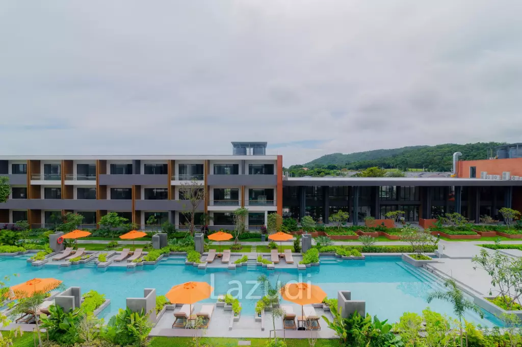 Luxury Condo right next to Plam Hills Golf