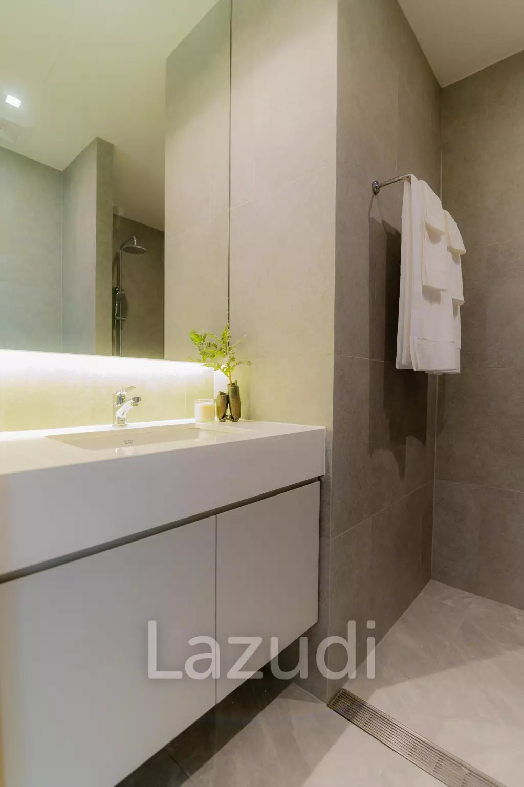 Luxury1-Bedroom Condo at Sunshine Prestige, Opposite Palm Hills Golf Course