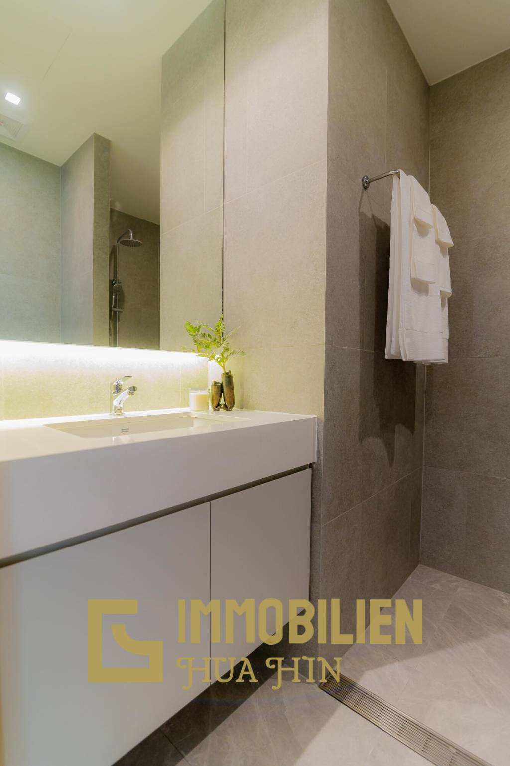 Moderne 1-Schlafzimmer-Eigentumswohnung im Sunshine Prestige, gegenüber dem Palm Hills Golfplatz