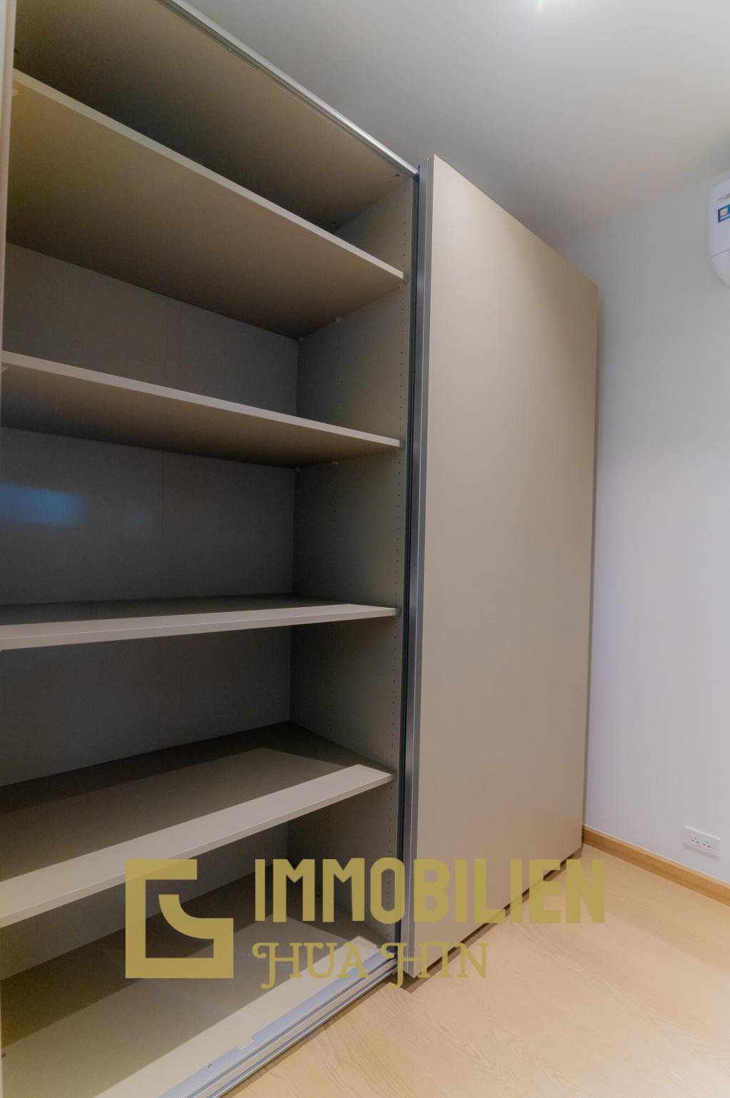 Moderne 1-Schlafzimmer-Eigentumswohnung im Sunshine Prestige, gegenüber dem Palm Hills Golfplatz