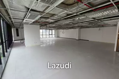 Spacious Office Space in Sethiwan Tower Si Lom Bangkok